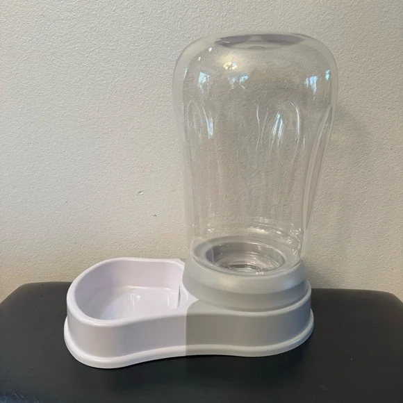 New. Automatic Pet/ Dog Water Bowl Dispenser 1.58 Gallon (6 L) – BPA-Free. Grey. - Picture 8 of 15